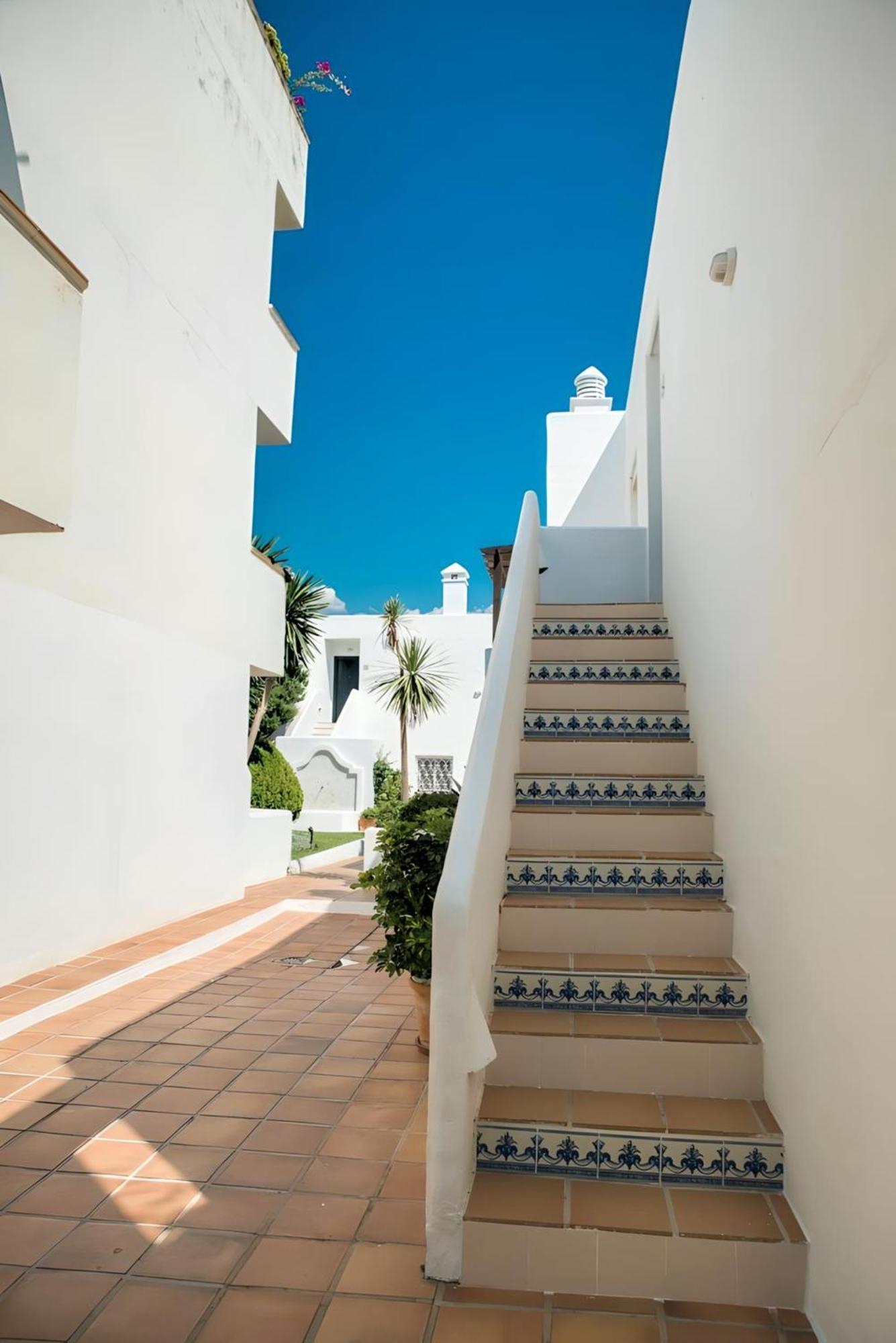 Gorgeous 2Br Apt. W/ Mountain View Puerto Banus マルベーリャ エクステリア 写真