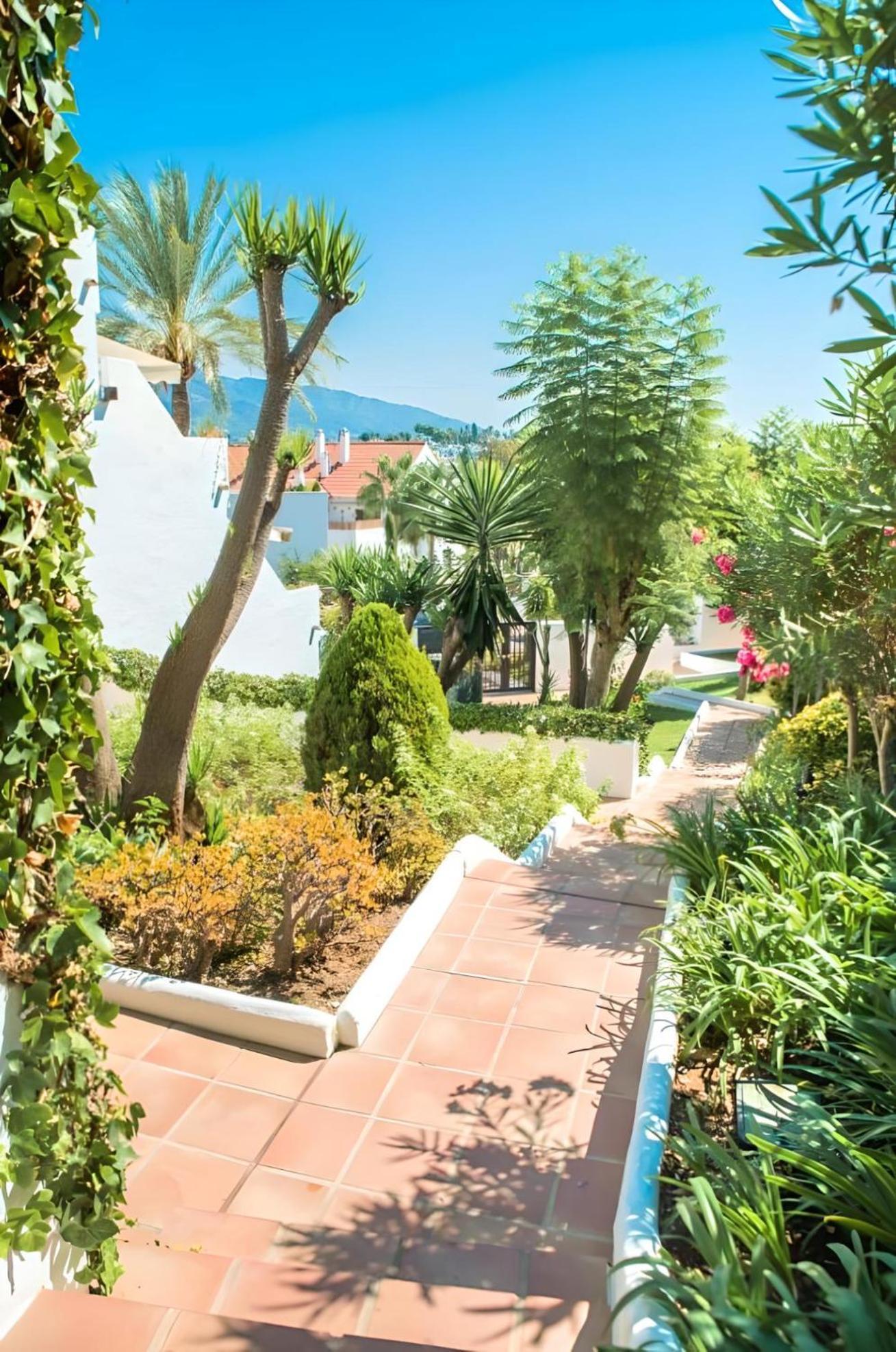 Gorgeous 2Br Apt. W/ Mountain View Puerto Banus マルベーリャ エクステリア 写真